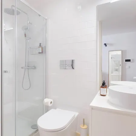 Ekaterine Uptown Apartment